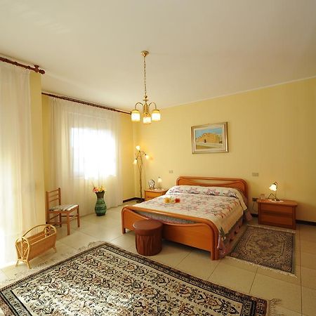 B&B Su Fassoi Santa Giusta Rom bilde