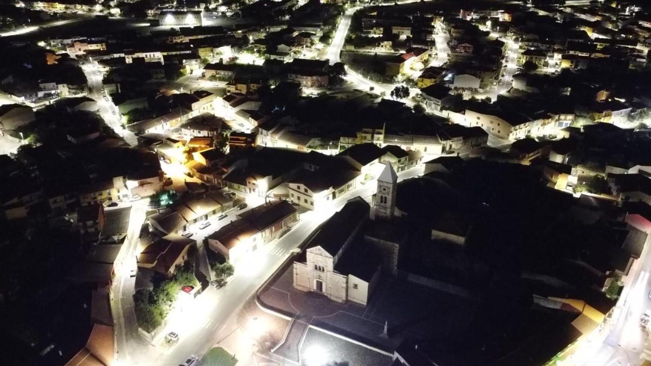 B&B Su Fassoi Santa Giusta Eksteriør bilde